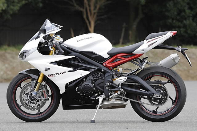 トライアンフ デイトナ675R 試乗インプレッション | バージントライアンフ