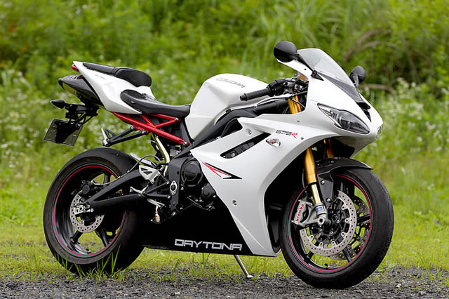 トライアンフ デイトナ675R 試乗インプレッション | バージントライアンフ