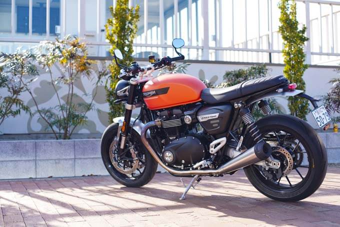 トライアンフのスピードツイン1200（SPEED TWIN 1200）を試乗インプレ！デートも行けちゃう戦闘機の01画像