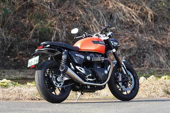 トライアンフのスピードツイン1200（SPEED TWIN 1200）を試乗インプレ！デートも行けちゃう戦闘機の06写真