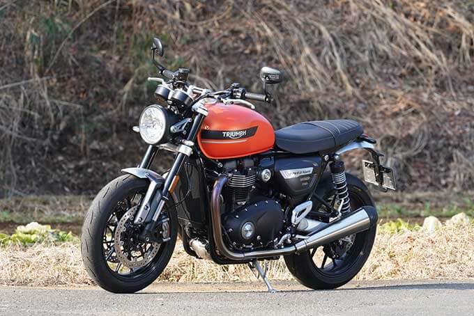 トライアンフのスピードツイン1200（SPEED TWIN 1200）を試乗インプレ！デートも行けちゃう戦闘機の07写真