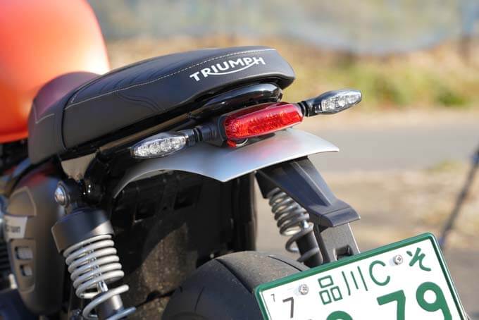 トライアンフのスピードツイン1200（SPEED TWIN 1200）を試乗インプレ！デートも行けちゃう戦闘機の15画像