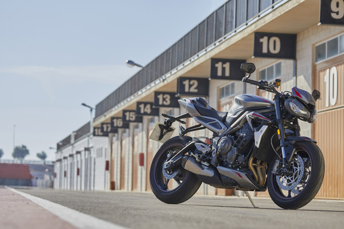 Moto2直系のトライアンフ新型「ストリートトリプルRS」海外試乗インプレッションの画像