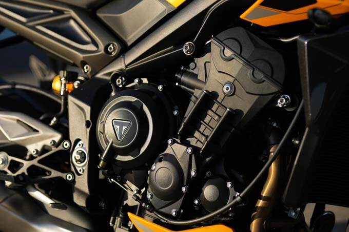 トライアンフの新型ストリートトリプル765 RS試乗インプレ！Moto2パワーを得たミドルクラス最強のハンドリングマシン 12画像