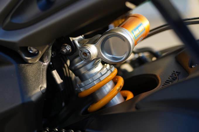 トライアンフの新型ストリートトリプル765 RS試乗インプレ！Moto2パワーを得たミドルクラス最強のハンドリングマシン 16画像