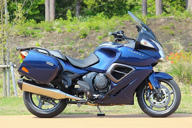 値下げ!大型ツアラーバイク、トライアンフ*トロフィー1215CC トライアンフ トロフィー 試乗インプレッション | バージントライアンフ