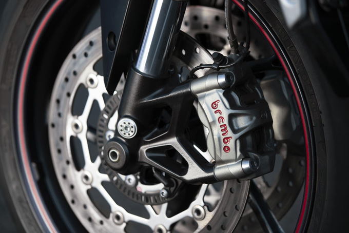 Moto2エンジン開発チームが改良を加えた765ccのトリプルエンジンを搭載した新型「STREET TRIPLE RS（ストリート トリプルRS）」発表の画像