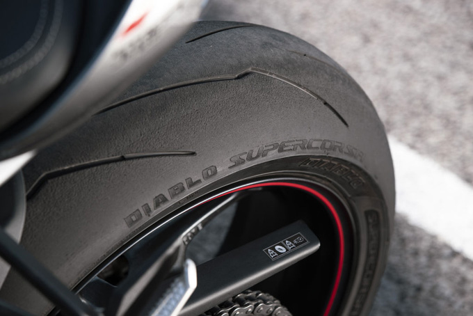Moto2エンジン開発チームが改良を加えた765ccのトリプルエンジンを搭載した新型「STREET TRIPLE RS（ストリート トリプルRS）」発表の画像