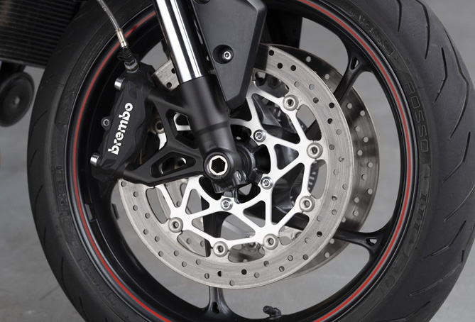 45mmシート高が下げられた新型Street Triple R Low（ストリートトリプルRロー）を発表の画像