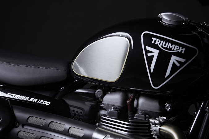 007のジェームス・ボンドモデル「TRIUMPH SCRAMBLER 1200 BOND EDITION」を発表 02画像