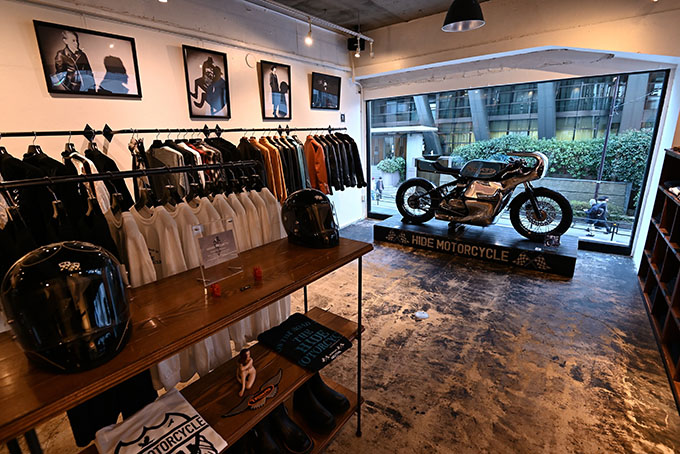 ト「ON THE ROAD'20～THE HIDE MOTORCYCLE Supported by NEUTRAL & RUDE GALLERY～」トライアンフのボンネビルボバーを宝石のようなカフェレーサーにカスタムの03画像