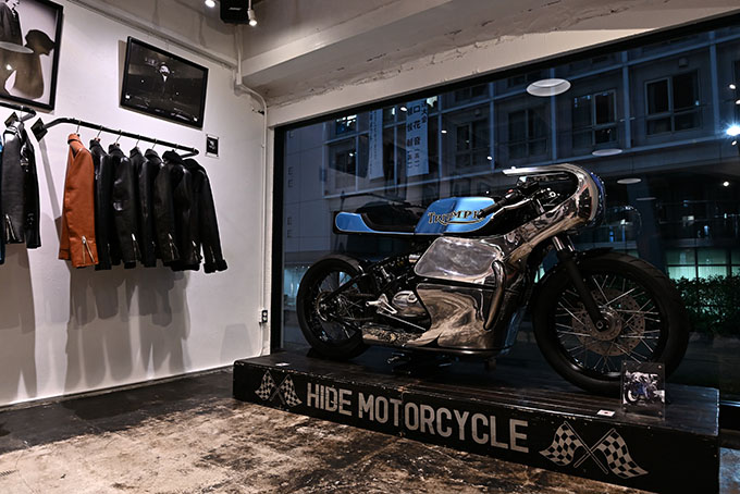 ト「ON THE ROAD'20～THE HIDE MOTORCYCLE Supported by NEUTRAL & RUDE GALLERY～」トライアンフのボンネビルボバーを宝石のようなカフェレーサーにカスタムの05画像