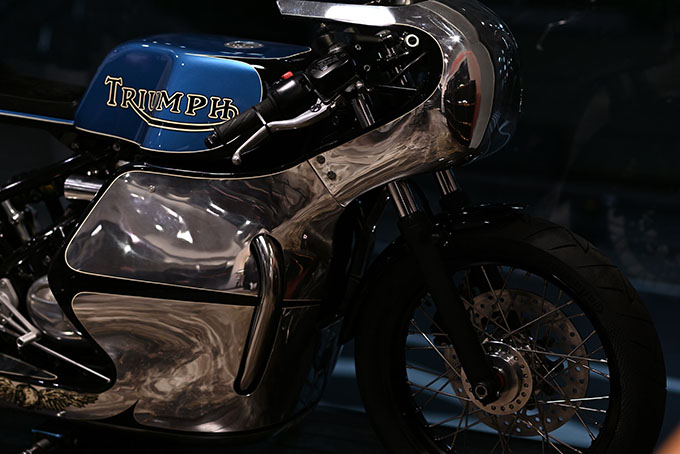 ト「ON THE ROAD'20～THE HIDE MOTORCYCLE Supported by NEUTRAL & RUDE GALLERY～」トライアンフのボンネビルボバーを宝石のようなカフェレーサーにカスタムの06画像