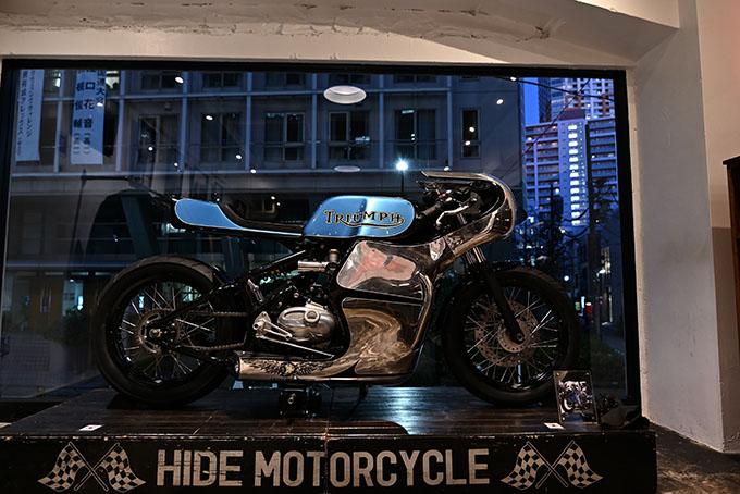 ト「ON THE ROAD'20～THE HIDE MOTORCYCLE Supported by NEUTRAL & RUDE GALLERY～」トライアンフのボンネビルボバーを宝石のようなカフェレーサーにカスタムの21画像