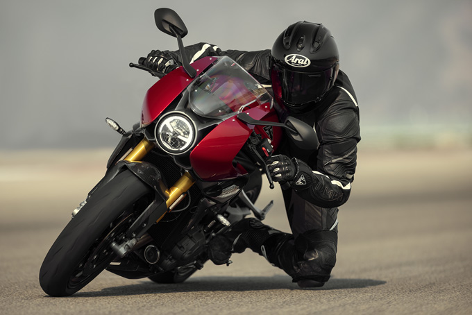 トライアンフがハーフカウルを装備したカフェレーサー「SPEED TRIPLE 1200 RR（スピードトリプル1200RR）」を発表！の02画像