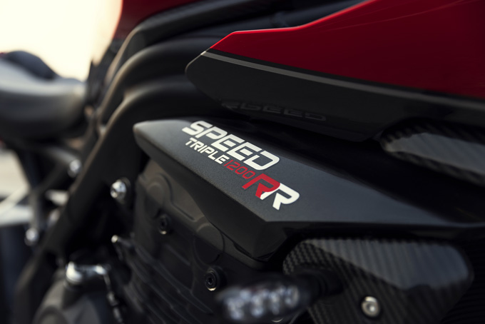 トライアンフがハーフカウルを装備したカフェレーサー「SPEED TRIPLE 1200 RR（スピードトリプル1200RR）」を発表！の05画像