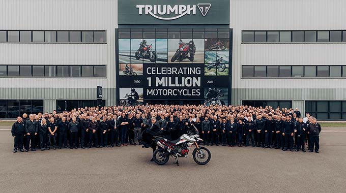 英国ヒンクレー工場で生産された100万台目のトライアンフはTiger 900 Rally Proベースのカスタムペイントモデル！のメイン画像