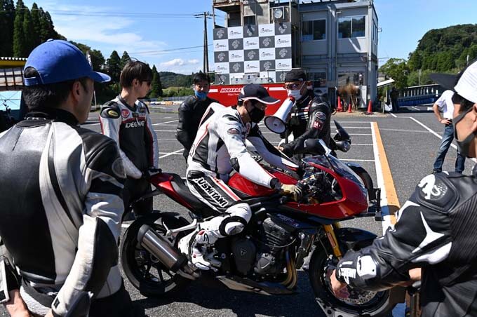 初心者大歓迎！トライアンフのサーキット講習会「トライアンフ・ライディング・アカデミー（＝TRA）」 レポート　の０７画像