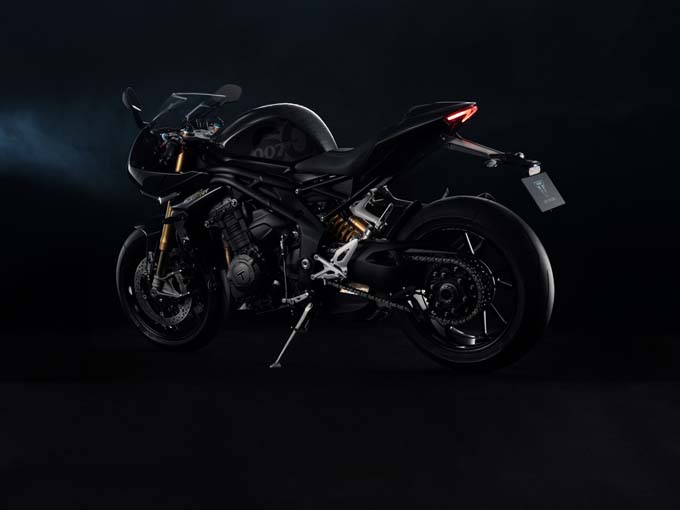 世界限定60台の超希少モデル！「SPEED TRIPLE 1200 RR BOND EDITION（スピードトリプル1200RR ボンドエデション）」を発表の02画像