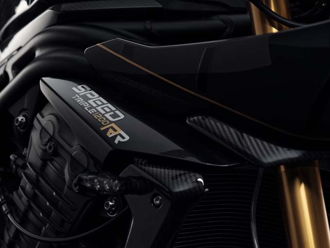 世界限定60台の超希少モデル！「SPEED TRIPLE 1200 RR BOND EDITION（スピードトリプル1200RR ボンドエデション）」を発表の05画像