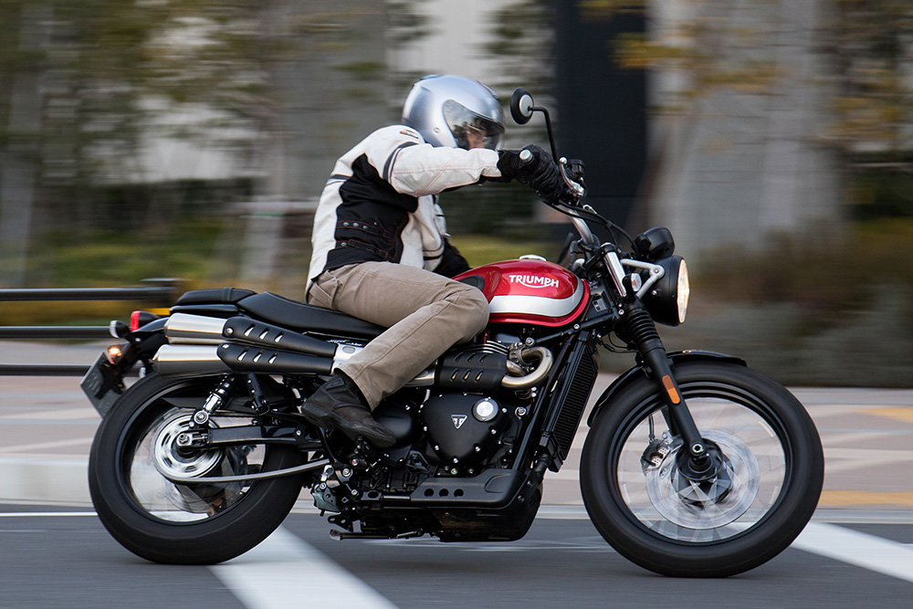 ストリートスクランブラー ヘッドライトリム トライアンフ(TRIUMPH) 純正  バイク 部品 トライアンフ StreetScrambler コンディション良好 曲がり無し 車検 Genuine:22301184