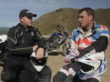 Kevin Carmichael and Julien Welsch test the NEW Tiger 800の画像