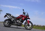 歴代タイガーの頂点奪取をもくろむ仕上がりを誇る新型タイガー900GTプロを試乗インプレッションの画像