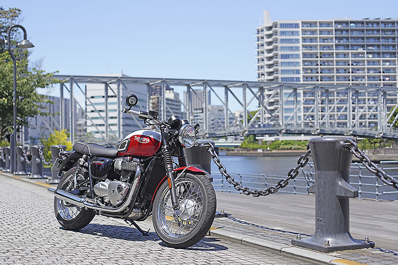 他に類を見ない奥深い「味」を持つ名門ボンネビルのT100 バド