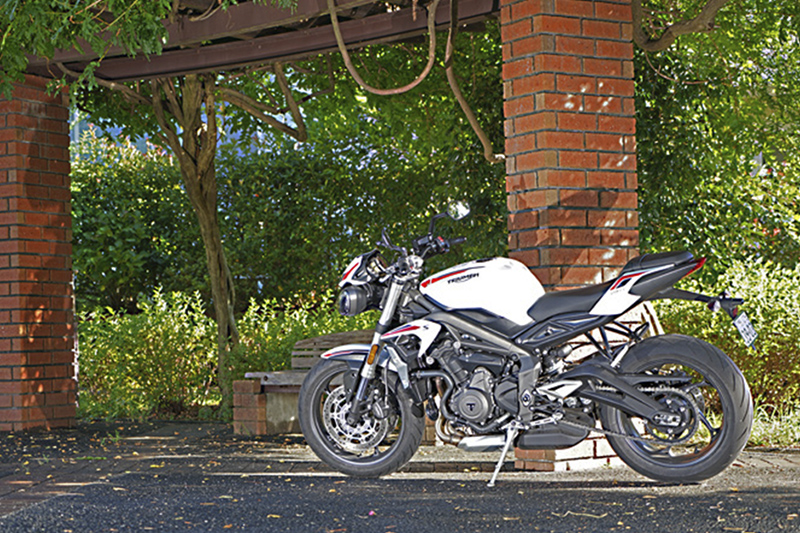 伝統の域に達したトリプルエンジンの味わいを持つストリートトリプルS