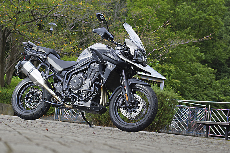 トライアンフ　タイガー1200エクスプローラーXCA シート　ヒーター　最終値下 特別装備が与えられたアドベンチャーモデルの限定バージョン
