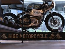 「ON THE ROAD’20～THE HIDE MOTORCYCLE Supported by NEUTRAL & RUDE GALLERY～」トライアンフのボンネビルボバーを宝石のようなカフェレーサーにカスタムの画像