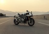 トライアンフがハーフカウルを装備したカフェレーサー「SPEED TRIPLE 1200 RR（スピードトリプル1200RR）」を発表！の画像