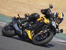 トライアンフの新型ストリートトリプル765 RS試乗インプレ！Moto2パワーを得たミドルクラス最強のハンドリングマシンの画像