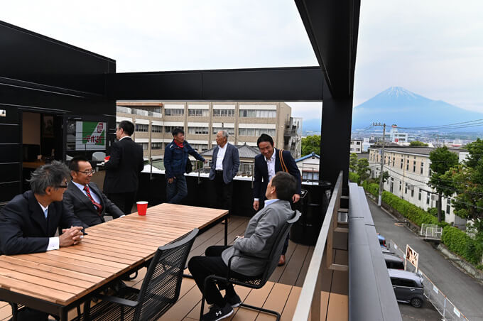 富士山を臨む絶景！「トライアンフ静岡富士」が5/17にグランドオープン！！　14画像