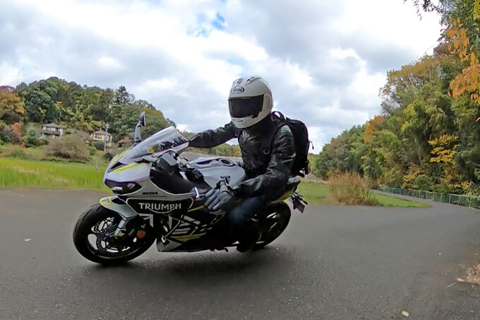 【【トライアンフ デイトナ660 試乗記】ライダーにフィットする誂え感が大きな魅力 04写真