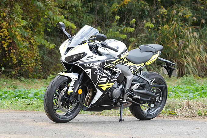 【【トライアンフ デイトナ660 試乗記】ライダーにフィットする誂え感が大きな魅力 08写真
