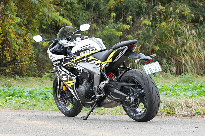【【トライアンフ デイトナ660 試乗記】ライダーにフィットする誂え感が大きな魅力 09写真