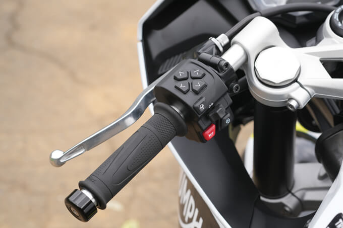 【【トライアンフ デイトナ660 試乗記】ライダーにフィットする誂え感が大きな魅力 14画像