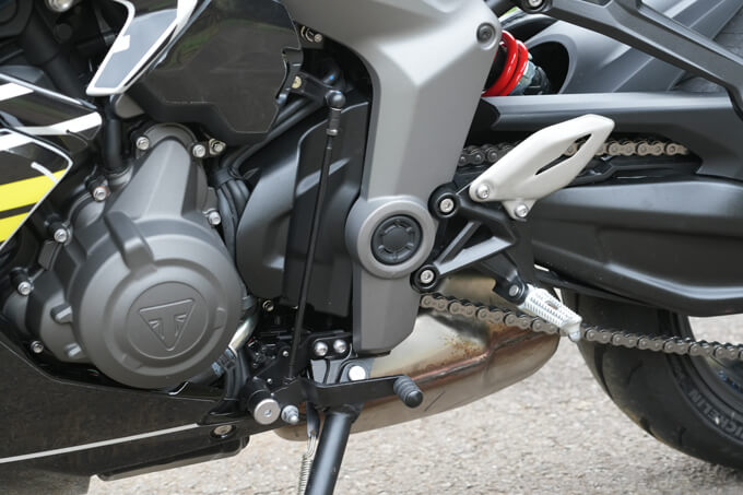 【【トライアンフ デイトナ660 試乗記】ライダーにフィットする誂え感が大きな魅力 16画像