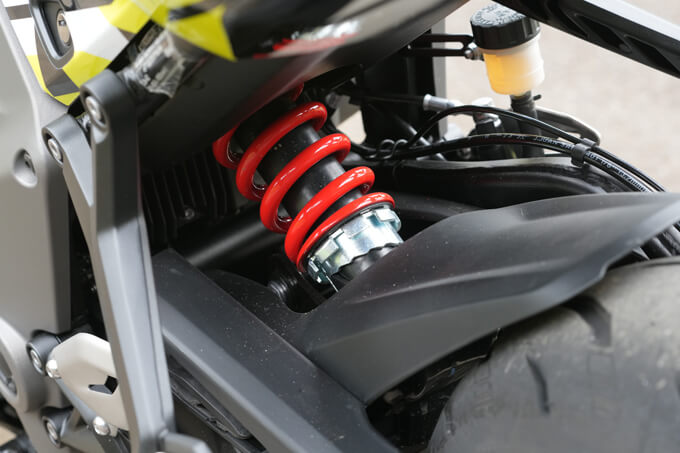 【【トライアンフ デイトナ660 試乗記】ライダーにフィットする誂え感が大きな魅力 20画像