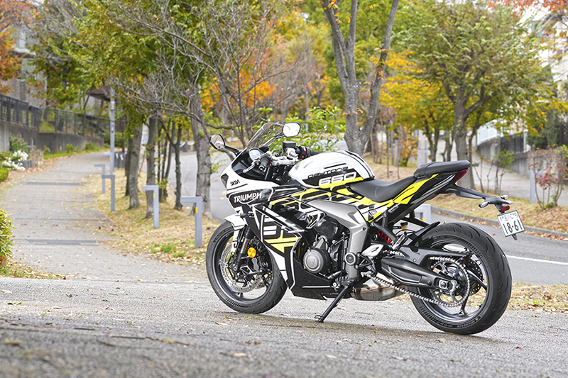 トライアンフ デイトナ660 試乗記】ライダーにフィットする誂え感が