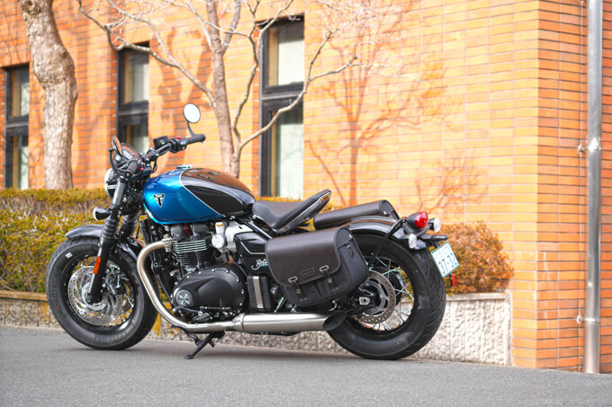 【トライアンフ ボンネビル ボバー 試乗記】ストリートレーサーの元祖、ここに極まる01画像