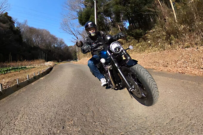 【トライアンフ ボンネビル ボバー 試乗記】ストリートレーサーの元祖、ここに極まる04画像