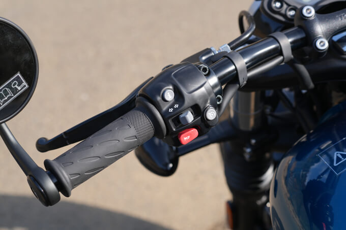 【トライアンフ ボンネビル ボバー 試乗記】ストリートレーサーの元祖、ここに極まる19画像