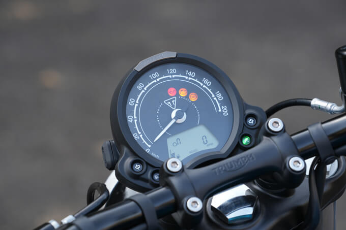 【トライアンフ ボンネビル ボバー 試乗記】ストリートレーサーの元祖、ここに極まる22画像