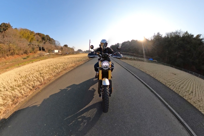 【トライアンフ スクランブラー1200XE 試乗記】しなやかさで受け止める、ビッグツインの圧倒的トルク04画像