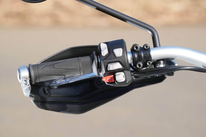 【トライアンフ スクランブラー1200XE 試乗記】しなやかさで受け止める、ビッグツインの圧倒的トルク17画像