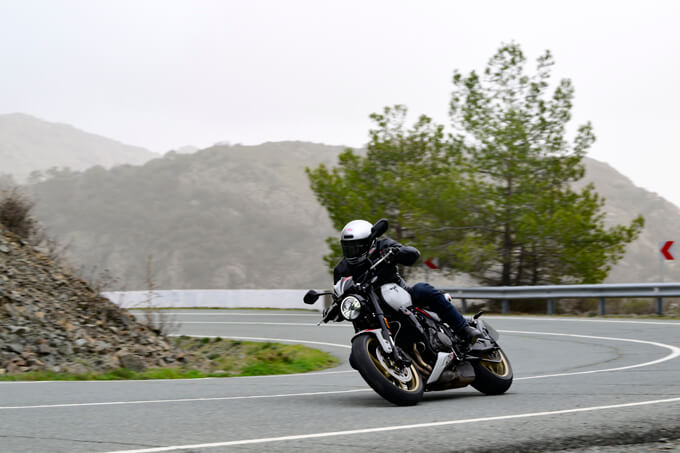 【トライアンフ新型トライデント800 海外試乗記】トライアンフ“らしさ”が光る都会派ロードスター 04画像