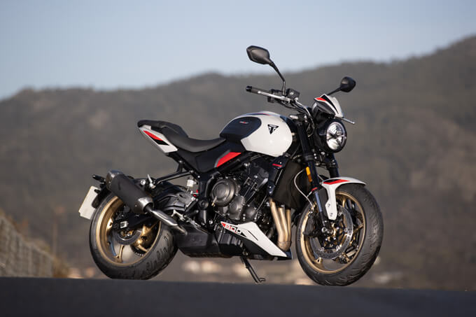 【トライアンフ新型トライデント800 海外試乗記】トライアンフ“らしさ”が光る都会派ロードスター 05画像