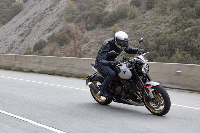 【トライアンフ新型トライデント800 海外試乗記】トライアンフ“らしさ”が光る都会派ロードスター 07画像